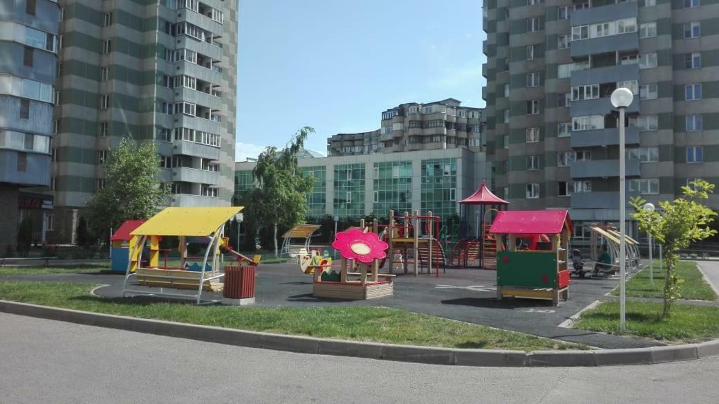 Apartment On Tole Bi Ałma Ata Zewnętrze zdjęcie